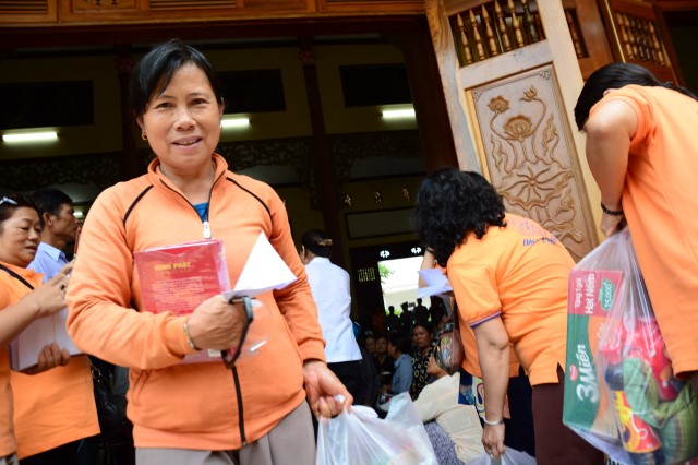 Quỹ Đạo Phật Ngày Nay:Trao Tặng quà vùng hạn hán Tây Nguyên (C71)