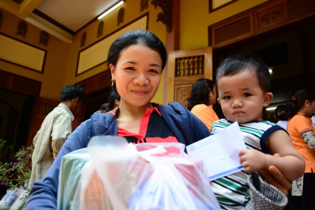 Quỹ Đạo Phật Ngày Nay:Trao Tặng quà vùng hạn hán Tây Nguyên (C71)