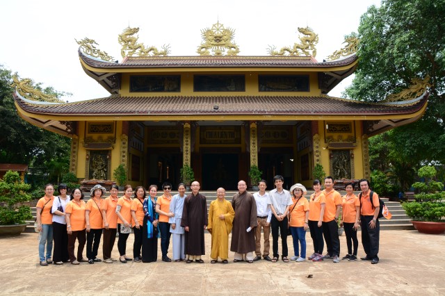 Quỹ Đạo Phật Ngày Nay:Trao Tặng quà vùng hạn hán Tây Nguyên (C71)