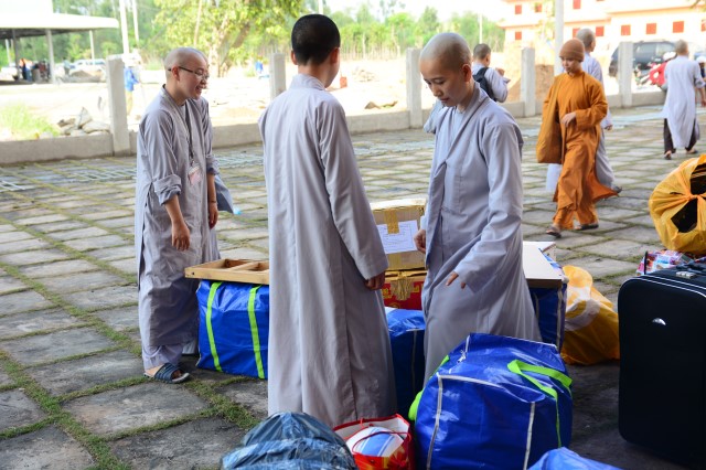 Tăng Ni sinh học viện PGVN tại TP. HCM ngày đầu nhập nội trú