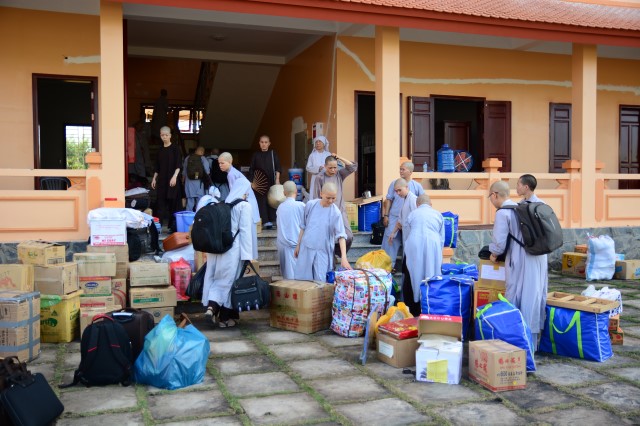 Tăng Ni sinh học viện PGVN tại TP. HCM ngày đầu nhập nội trú