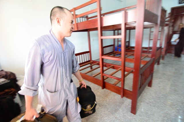 Tăng Ni sinh học viện PGVN tại TP. HCM ngày đầu nhập nội trú