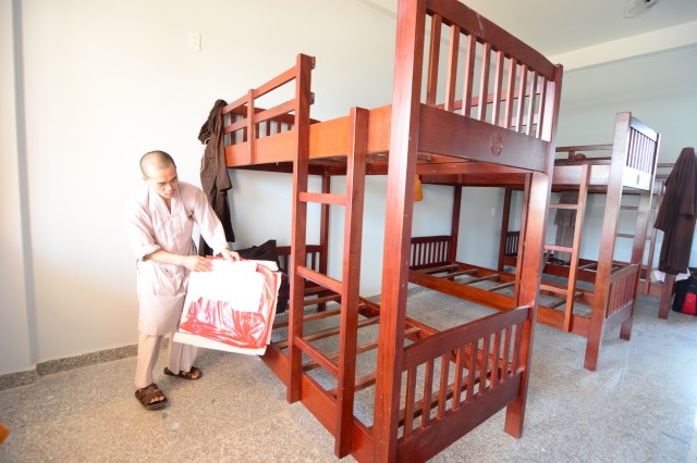Tăng Ni sinh học viện PGVN tại TP. HCM ngày đầu nhập nội trú