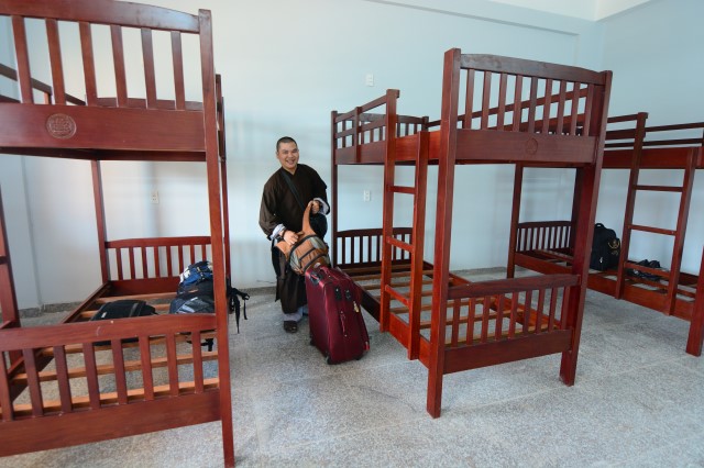 Tăng Ni sinh học viện PGVN tại TP. HCM ngày đầu nhập nội trú