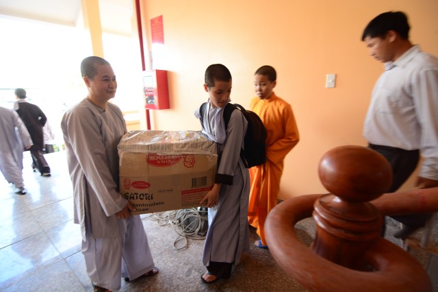 Tăng Ni sinh học viện PGVN tại TP. HCM ngày đầu nhập nội trú