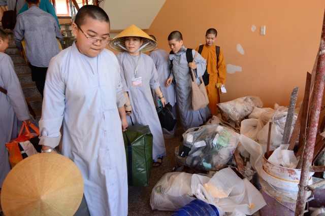 Tăng Ni sinh học viện PGVN tại TP. HCM ngày đầu nhập nội trú