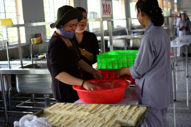 Tăng Ni sinh học viện PGVN tại TP. HCM ngày đầu nhập nội trú