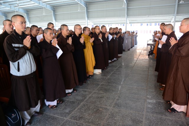 Tăng Ni sinh học viện PGVN tại TP. HCM ngày đầu nhập nội trú