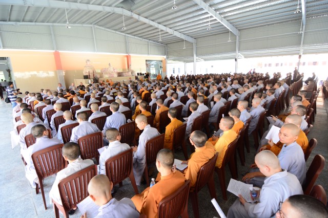 Tăng Ni sinh học viện PGVN tại TP. HCM ngày đầu nhập nội trú