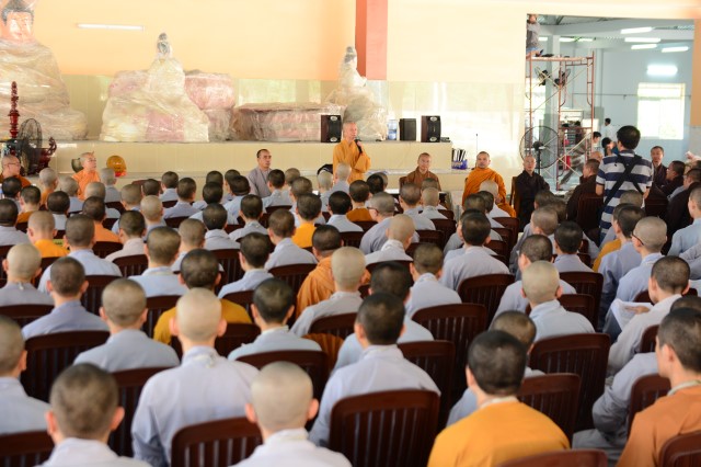 Tăng Ni sinh học viện PGVN tại TP. HCM ngày đầu nhập nội trú