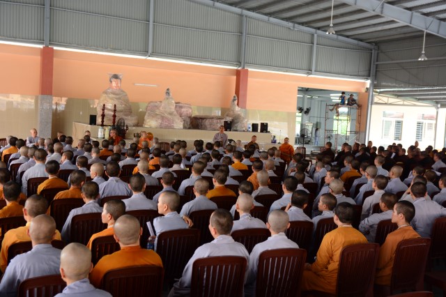 Tăng Ni sinh học viện PGVN tại TP. HCM ngày đầu nhập nội trú