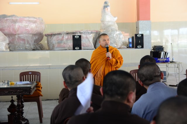 Tăng Ni sinh học viện PGVN tại TP. HCM ngày đầu nhập nội trú
