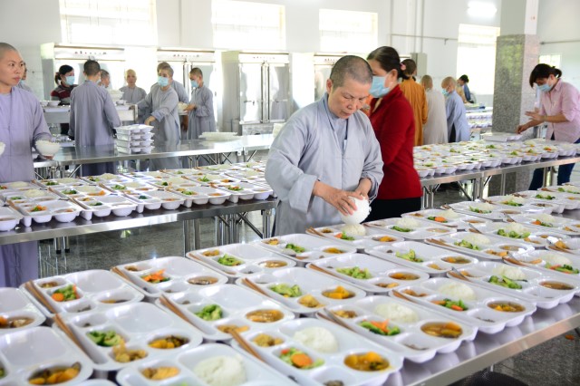 Tăng Ni sinh học viện PGVN tại TP. HCM ngày đầu nhập nội trú