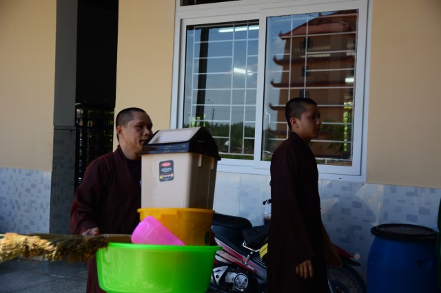 Tăng Ni sinh học viện PGVN tại TP. HCM ngày đầu nhập nội trú