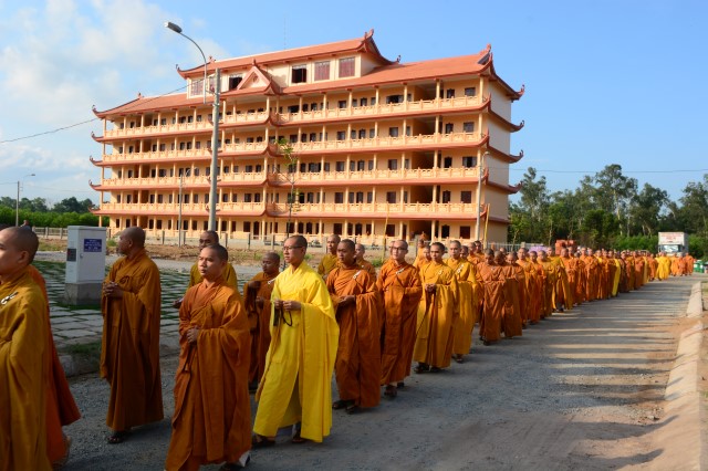 Tăng Ni sinh nội trú tại học viện PGVN tại TP. HCM tác pháp an cư mùa hạ đầu tiên