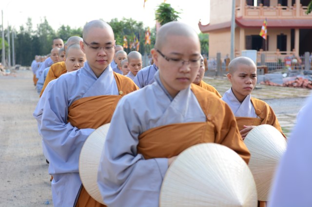 Tăng Ni sinh nội trú tại học viện PGVN tại TP. HCM tác pháp an cư mùa hạ đầu tiên