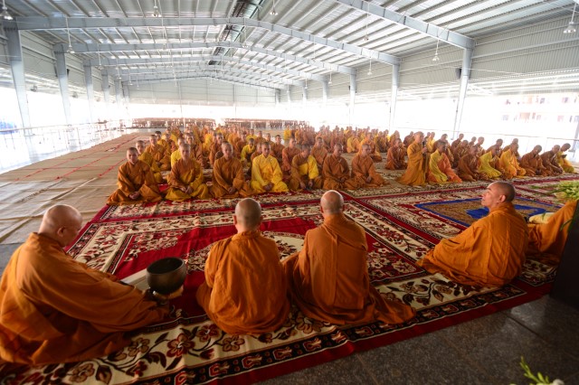 Tăng Ni sinh nội trú tại học viện PGVN tại TP. HCM tác pháp an cư mùa hạ đầu tiên