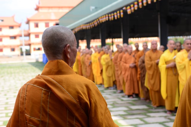 Tăng Ni sinh nội trú tại học viện PGVN tại TP. HCM tác pháp an cư mùa hạ đầu tiên