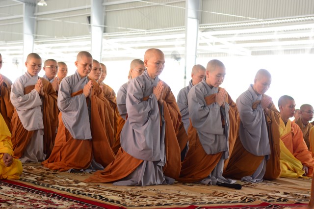 Tăng Ni sinh nội trú tại học viện PGVN tại TP. HCM tác pháp an cư mùa hạ đầu tiên