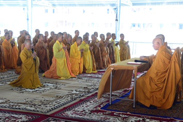 Tăng Ni sinh nội trú tại học viện PGVN tại TP. HCM tác pháp an cư mùa hạ đầu tiên