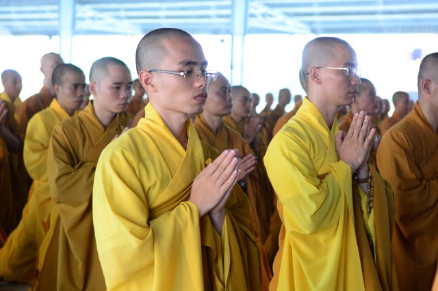 Tăng Ni sinh nội trú tại học viện PGVN tại TP. HCM tác pháp an cư mùa hạ đầu tiên