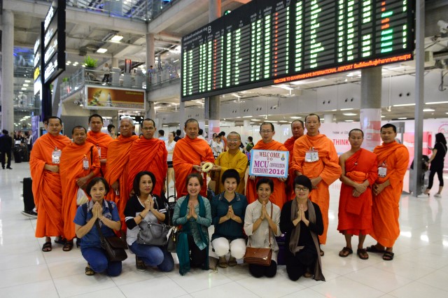 TT. Thích Nhật Từ nhận bằng tiến sĩ danh dự của trường đại học Mahachulalongkorn - Thái Lan