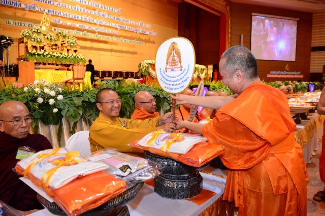 TT. Thích Nhật Từ nhận bằng tiến sĩ danh dự của trường đại học Mahachulalongkorn - Thái Lan