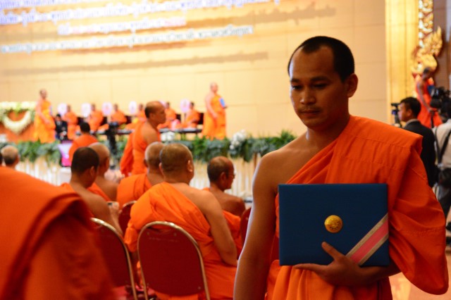 TT. Thích Nhật Từ nhận bằng tiến sĩ danh dự của trường đại học Mahachulalongkorn - Thái Lan