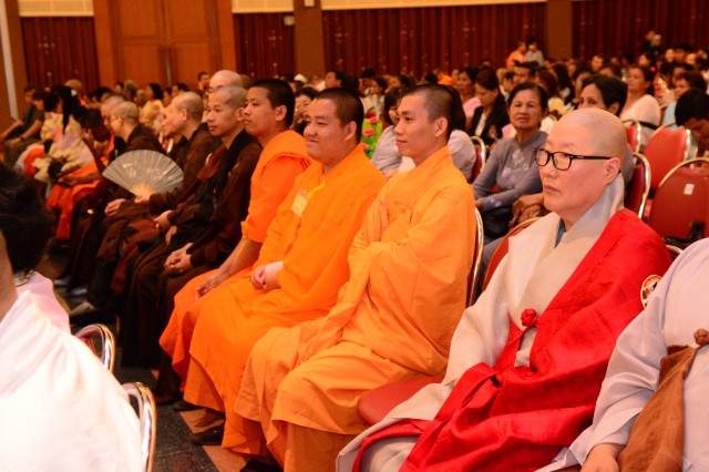 TT. Thích Nhật Từ nhận bằng tiến sĩ danh dự của trường đại học Mahachulalongkorn - Thái Lan