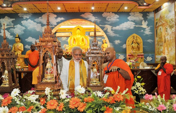 Thủ tướng Ấn Độ viếng thăm chư Tăng vận động tranh cử tại bang Uttar Pradesh