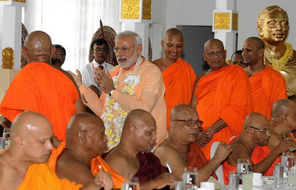 Thủ tướng Ấn Độ viếng thăm chư Tăng vận động tranh cử tại bang Uttar Pradesh