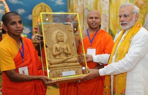 Thủ tướng Ấn Độ viếng thăm chư Tăng vận động tranh cử tại bang Uttar Pradesh