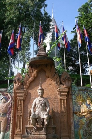 Cambodia: Ngôi Cổ Tự Wat Phnom gắn liền với tên tuổi của thủ đô Phnôm Pênh