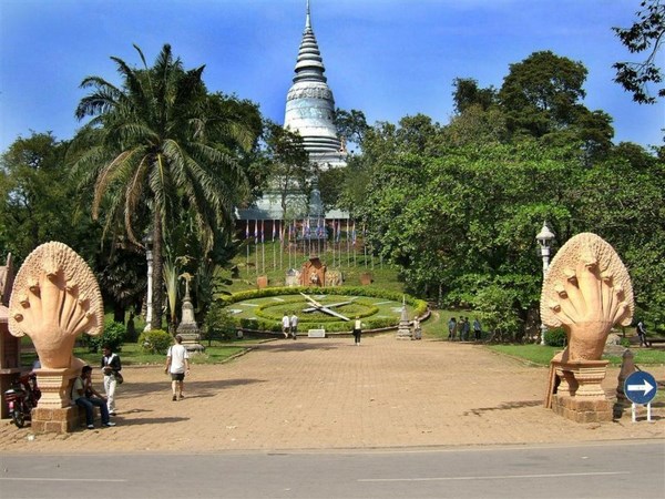 Cambodia: Ngôi Cổ Tự Wat Phnom gắn liền với tên tuổi của thủ đô Phnôm Pênh
