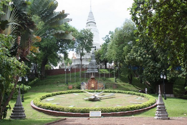 Cambodia: Ngôi Cổ Tự Wat Phnom gắn liền với tên tuổi của thủ đô Phnôm Pênh