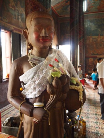 Cambodia: Ngôi Cổ Tự Wat Phnom gắn liền với tên tuổi của thủ đô Phnôm Pênh