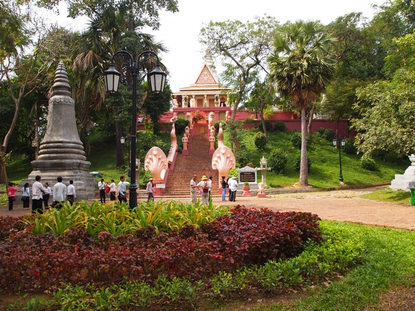 Cambodia: Ngôi Cổ Tự Wat Phnom gắn liền với tên tuổi của thủ đô Phnôm Pênh