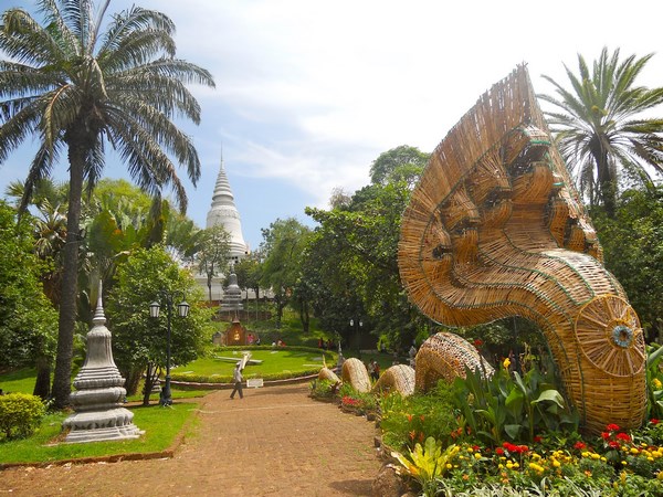 Cambodia: Ngôi Cổ Tự Wat Phnom gắn liền với tên tuổi của thủ đô Phnôm Pênh