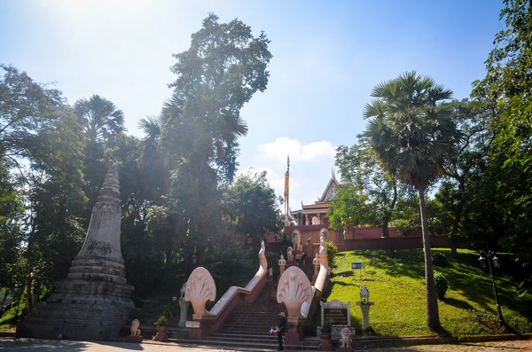 Cambodia: Ngôi Cổ Tự Wat Phnom gắn liền với tên tuổi của thủ đô Phnôm Pênh