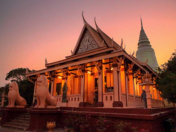 Cambodia: Ngôi Cổ Tự Wat Phnom gắn liền với tên tuổi của thủ đô Phnôm Pênh