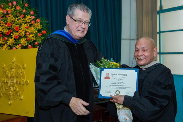HT. Thích Thiện Nhơn, HT. Thích Thiện Pháp nhận bằng tiến sĩ danh dự của trường đại học Apollos, Mỹ