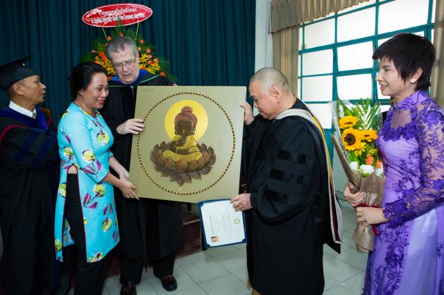 HT. Thích Thiện Nhơn, HT. Thích Thiện Pháp nhận bằng tiến sĩ danh dự của trường đại học Apollos, Mỹ