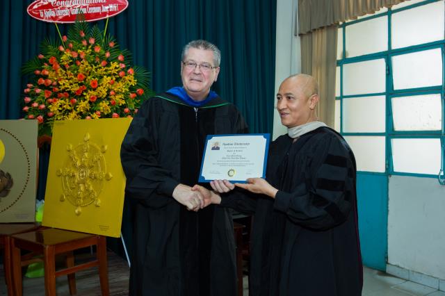 HT. Thích Thiện Nhơn, HT. Thích Thiện Pháp nhận bằng tiến sĩ danh dự của trường đại học Apollos, Mỹ