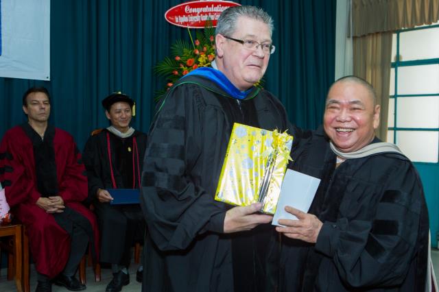 HT. Thích Thiện Nhơn, HT. Thích Thiện Pháp nhận bằng tiến sĩ danh dự của trường đại học Apollos, Mỹ