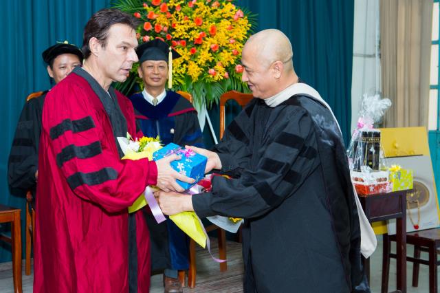 HT. Thích Thiện Nhơn, HT. Thích Thiện Pháp nhận bằng tiến sĩ danh dự của trường đại học Apollos, Mỹ