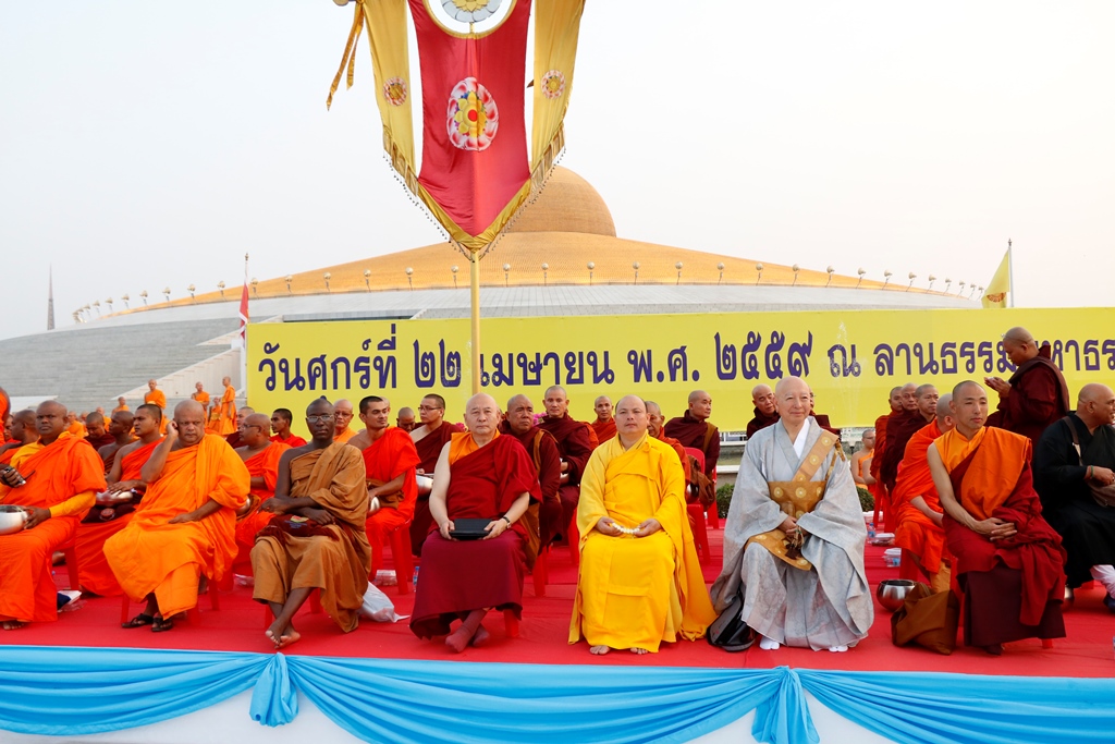 100 ngàn tu sĩ trong lễ hội khất thực tại Dhammakaya