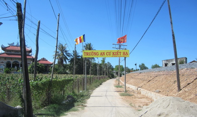 Phật tử thiện nguyện thị xã Ninh Hòa hành hương cúng dường An cư kiết hạ.