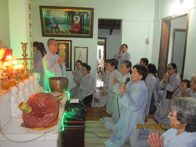 Phật tử thiện nguyện thị xã Ninh Hòa hành hương cúng dường An cư kiết hạ.