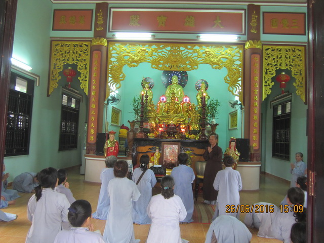 Phật tử thiện nguyện thị xã Ninh Hòa hành hương cúng dường An cư kiết hạ.