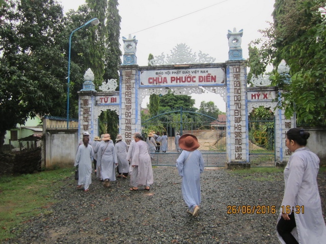 Phật tử thiện nguyện thị xã Ninh Hòa hành hương cúng dường An cư kiết hạ.